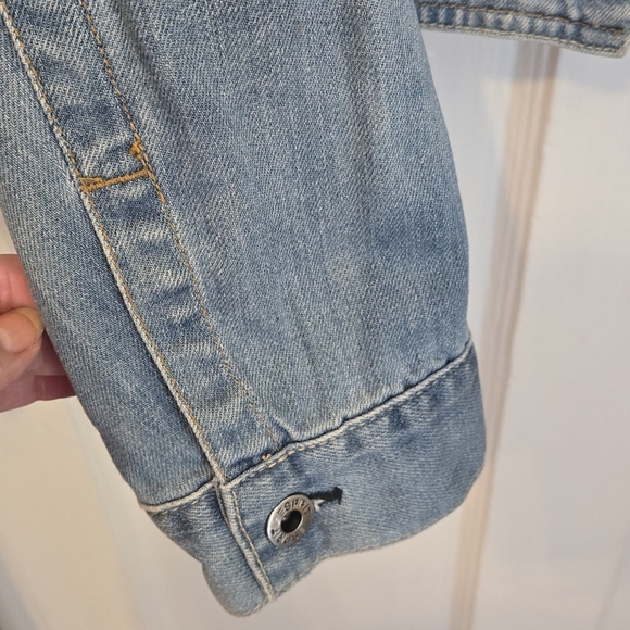 Espirit light wash jean jacket - Picture 7 of 10